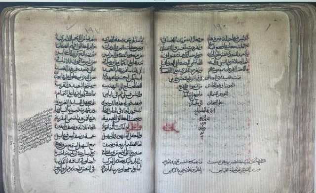 عُمان تتسلم رسميا شهادة إدراج مخطوطة 'النونية الكبرى' ضمن برنامج 'ذاكرة العالم'