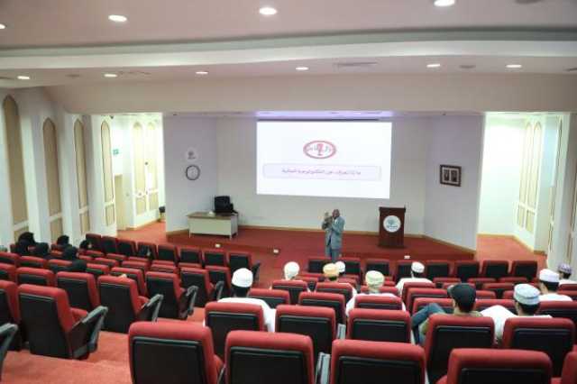 جامعة ظفار تسهم في تمكين الشباب من أدوات المستقبل الرقمي