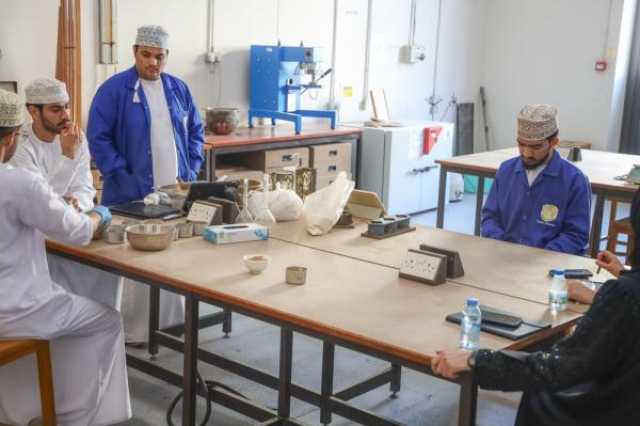 طلاب جامعة السلطان قابوس يطورون طوبا بيئيا من مواد محلية