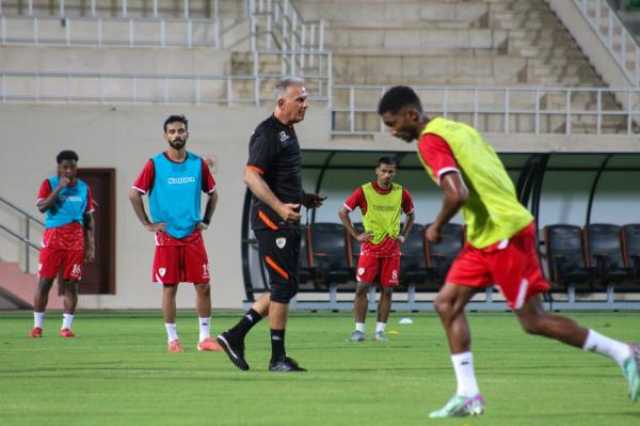 بقيادة المدرب كيروش.. منتخبنا الوطني يبدأ حصته التدريبية الأولى في استاد السيب
