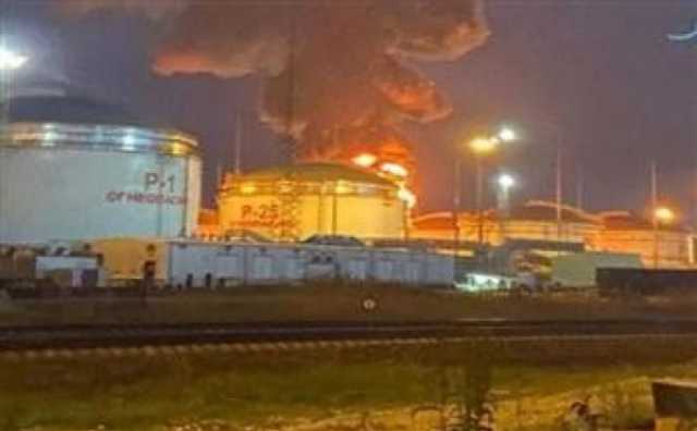 حطام طائرة مسيرة يتسبب في حريق بمصفاة روسية