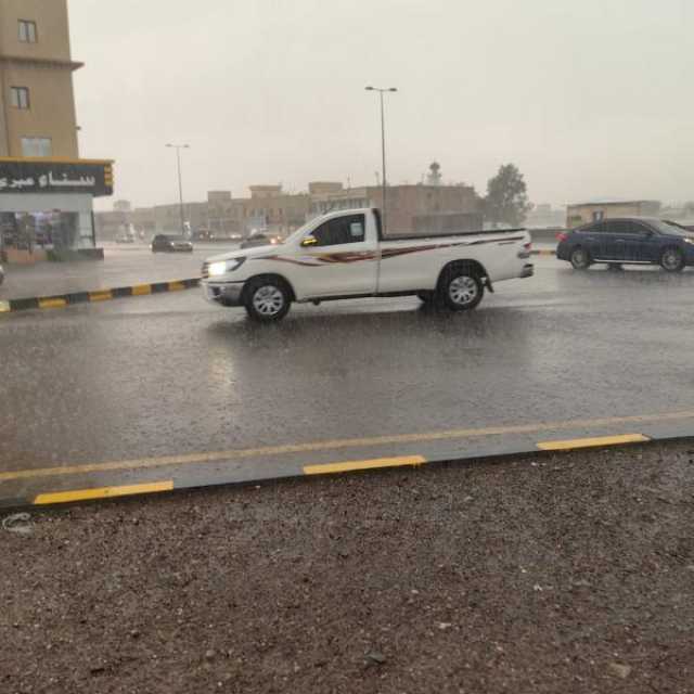 بالصور.. أمطار الخير تتواصل على عبري لليوم الثالث