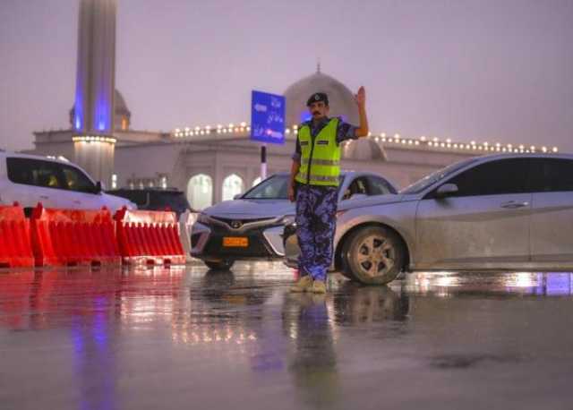جهود شرطية متواصلة لتأمين سلامة زوار خريف ظفار