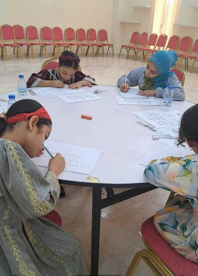 دورة تدريبية لتحسين الخط العربي بـ'جمعية المرأة' في العوابي
