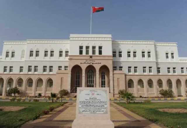 حكمان قضائيان ضد مؤسستين تجاريتين بشمال الباطنة