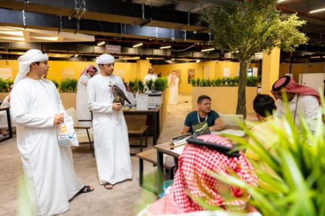مشاركة إماراتية في المزاد الدولي لمزارع إنتاج الصقور بالرياض