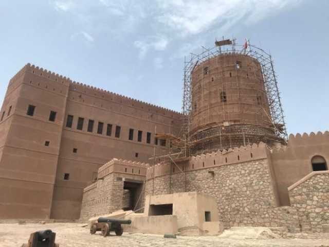 تنفيذ أعمال ترميم لعدد من المعالم الأثرية في جنوب الباطنة