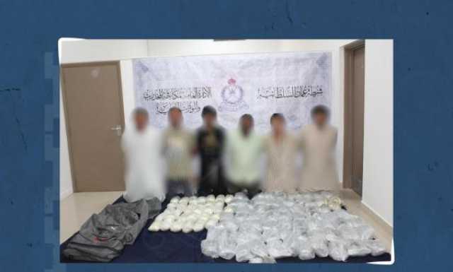 الشرطة تلقي القبض على عصابة لتجارة المخدرات في ولاية مطرح