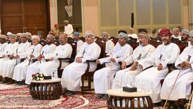 مناقشات حول مستقبل الطاقة المستدامة والإدارة الذكية للمرافق في ندوة اقتصادية بصلالة