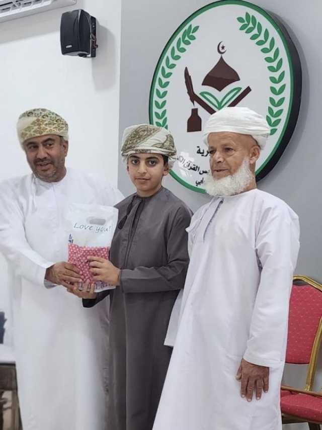ختام دورات تحفيظ القرآن الكريم بمدرسة الجامع القرآنية في العوابي