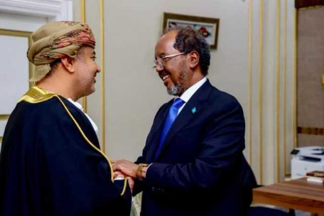 تحيات جلالة السلطان إلى الرئيس الصومالي ينقلها وزير النقل والاتصالات