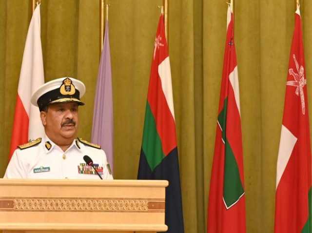 الدعوة لتطوير سياسات وتشريعات تضمن السيطرة على الفضاء الرقمي