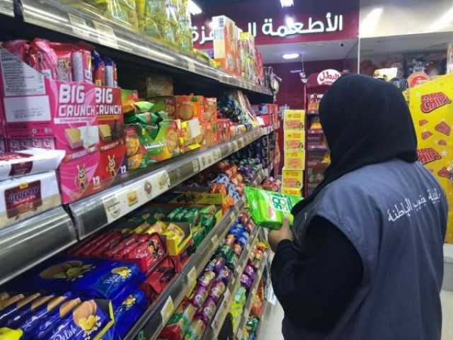 حملات رقابية مكثفة في جنوب الباطنة لضمان سلامة المستهلكين