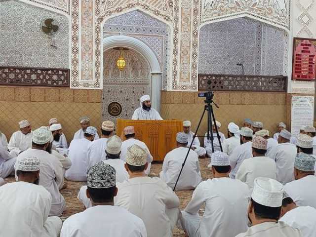 محاضرات دينية وتوعوية بالرستاق