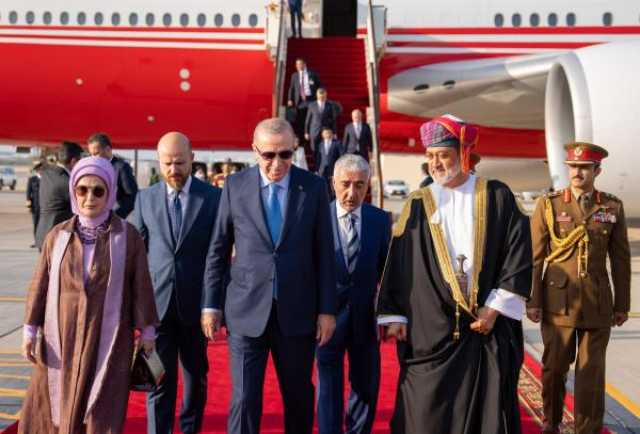 مأدبتا عشاء تكريًما للرئيس التركي وحرمه.. وتبادل للهدايا التذكارية