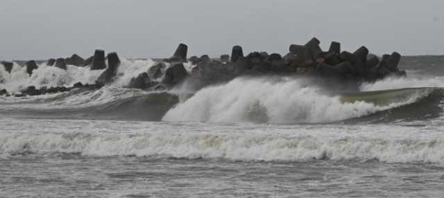 شاهد.. العاصفة المدارية 'مونثا' تضرب سواحل الهند الشرقية وتخلف أضرارا واسعة.. عاجل
