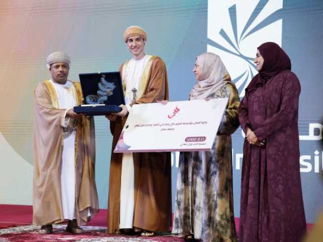 فوز جامعة صحار بالمركز الأول في جائزة 'نحن عمان'