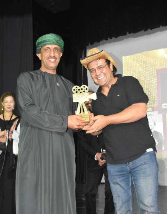 صلاح الحضرمي يحصد جائزة 'أفضل صورة شعرية' في مهرجان بتونس
