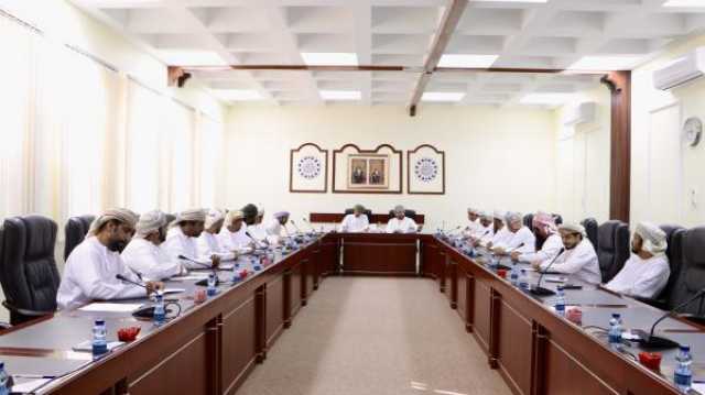 محافظ مسندم يناقش تحديات بيئة الأعمال ومقترحات دعم القطاع الخاص