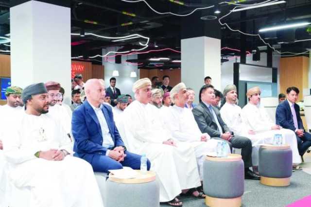 'مطارات عُمان' تدشن أول خطة استعراضية للمطار الذكي