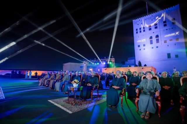 السيد ذي يزن يكرِّم الفائزين بجائزة الإجادة الشبابية في حفل يوم الشباب العُماني بقلعة صحار