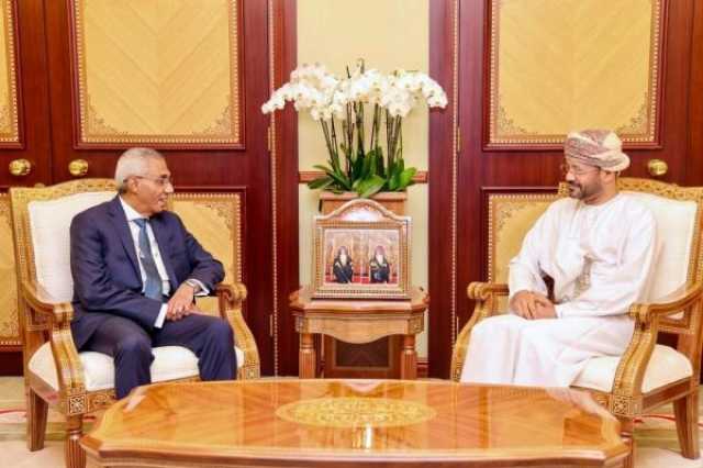 وزير الخارجية يتسلم نسخة من أوراق اعتماد السفير المصري