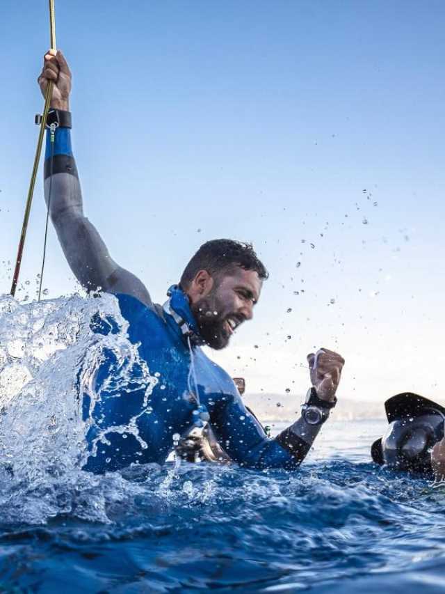 بالفيديو.. البطل العُماني عمر الغيلاني يتصدر الساحة العالمية للغوص الحر