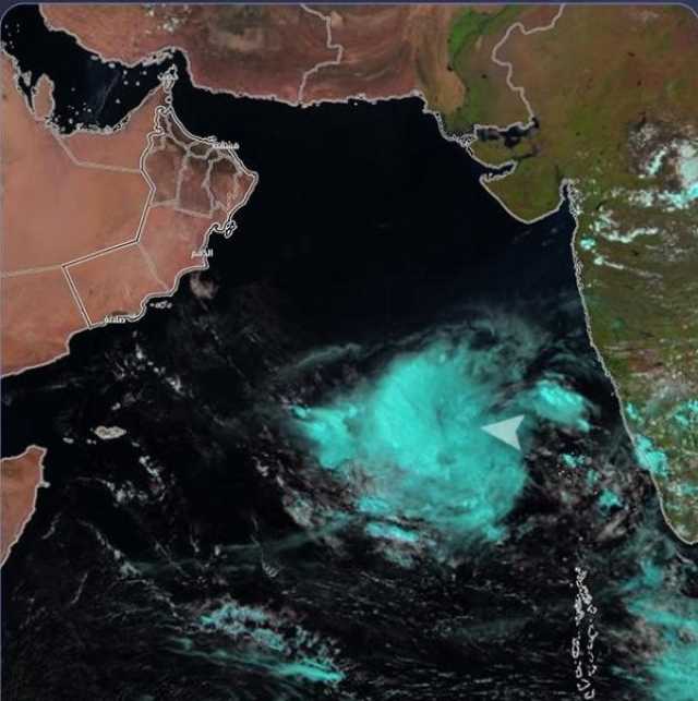 رصد منخفض مداري يتجه نحو شمال غرب بحر العرب