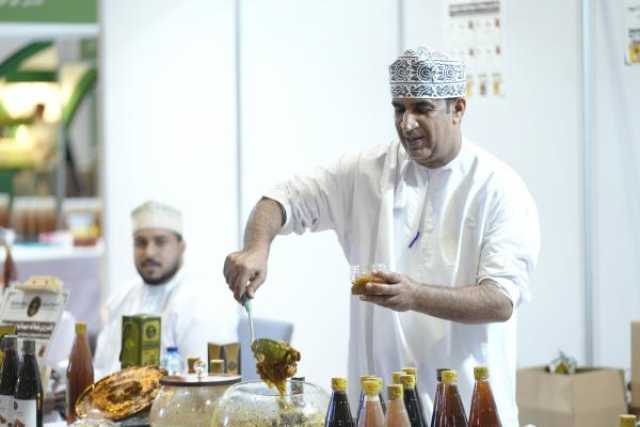 إقبال واسع على فعاليات 'المعرض الدولي للتمور والعسل'