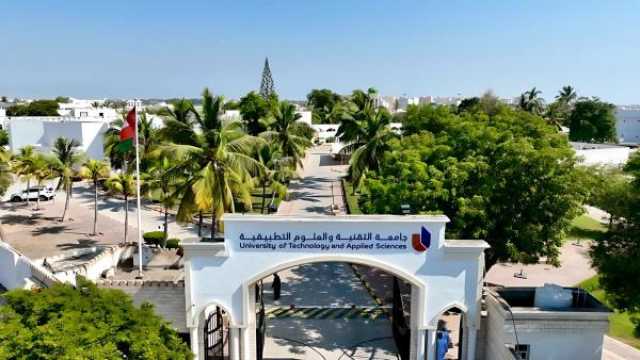 25 مشروعًا طلابيًا في معرض سوق 'رواد يوتاس' بصلالة