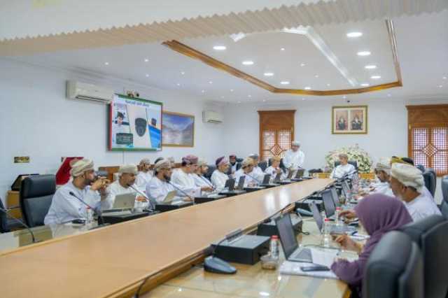 'بلدي شمال الباطنة' يناقش أمن وسلامة الطلبة بالحافلات المدرسية