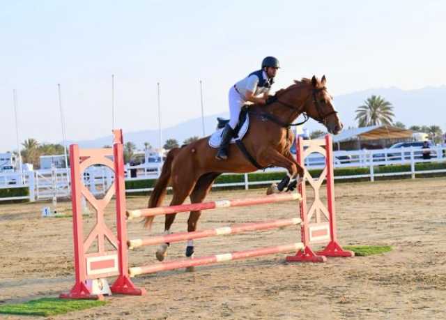 فرسان قيادة شرطة الخيالة يحققون مراكز متقدمة في مسابقات قفز الحواجز