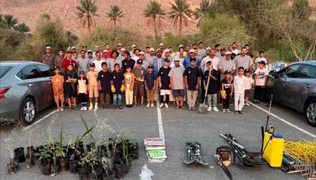 حملة تشجير وتنظيف في بهلاء احتفالا بـ'يوم الزراعة العماني'