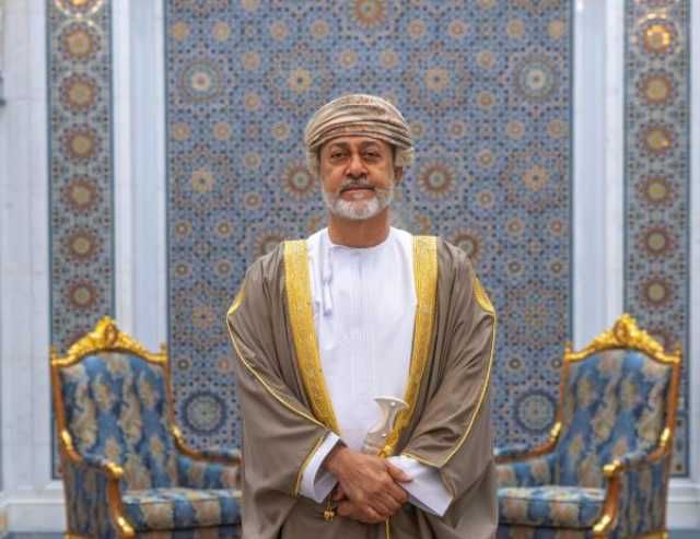 بالصور.. جلالة السلطان يمنح أوسمة سلطانية لعدد من أصحاب السمو والمعالي