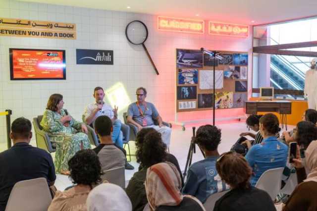 مؤلف مسلسل 'هاوس' وكاتب رواية 'الظلام' يكشفان أسرار تحويل الرواية إلى شاشة السينما والتلفزيون