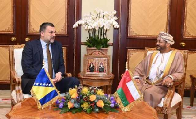 وزير الخارجية يبحث مع نظيره البوسني تعزيز التعاون المشترك