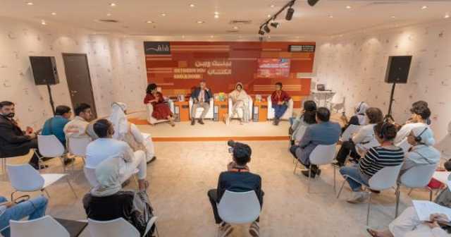 أدباء في 'الشارقة الدولي للكتاب' يؤكدون أهمية الرجوع إلى الجذور لفهم الحاضر وصناعة الغد