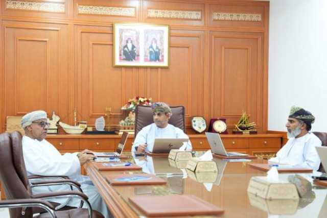 'لجنة التطوير والتنمية' تناقش مبادرة 'صُنع في جنوب الباطنة'