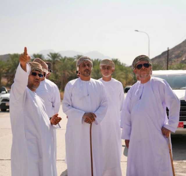 محافظ جنوب الباطنة يستمع لمطالب أهالي الصبيخاء في العوابي