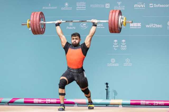 الخنجري يمنح عُمان أولى الميداليات بعد الفوز بفضية وبرونزية رفع الأثقال في الرياض