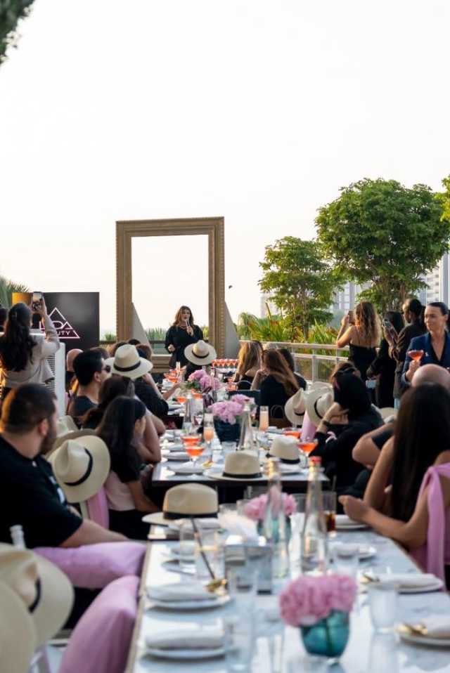 'منتجع شاطئ العنوان' يدعم شهر التوعية بسرطان الثدي