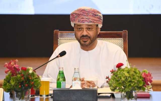 بدر بن حمد يستعرض التوجهات المستقبلية لسلطنة عُمان وجهود تعزيز النمو المستدام