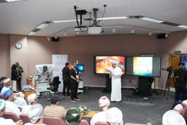 المستشفى السلطاني يدخل التاريخ.. أول عملية مسالك بولية عن بُعد بين عُمان والكويت