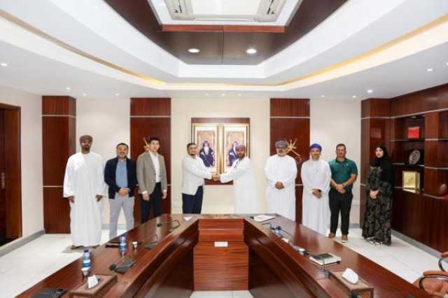 بحث تطوير رياضة الجولف بين عُمان وكازاخستان