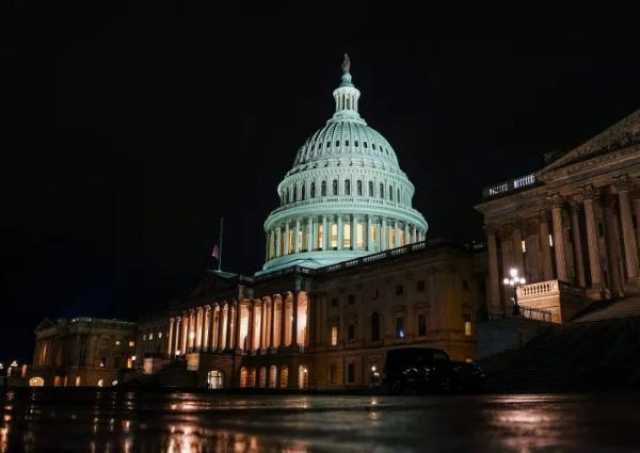 'الشيوخ الأمريكي' يقر تشريعا لإنهاء أطول إغلاق حكومي