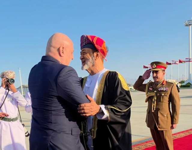 جلالة السلطان والرئيس اللبناني يعقدان جلسة مباحثات رسمية بقصر العلم