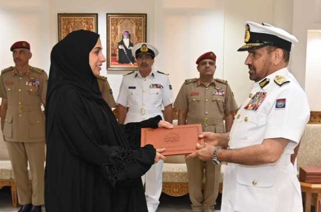 شهادات ثناء وتقدير لعدد من منتسبي رئاسة أركان قوات السلطان المسلحة