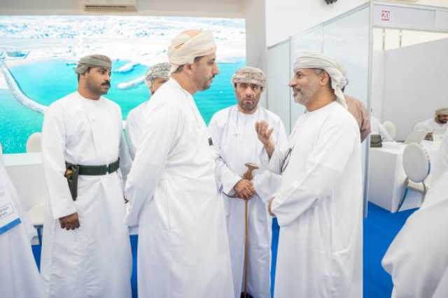 لقاء موسع بين الأهالي والمسؤولين في شمال الباطنة لتطوير الخدمات