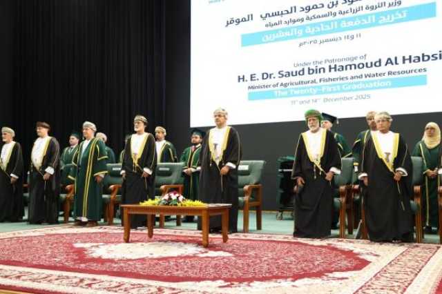 تخريج 406 طلاب ضمن الفوج الأول من الدفعة الـ21 في جامعة ظفار وسط استعراض للإنجازات الأكاديمية