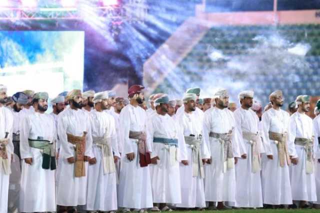 بالصور.. السيد شهاب يرعى 'العرس الجماعي' في السيب بمشاركة 120 عريسا